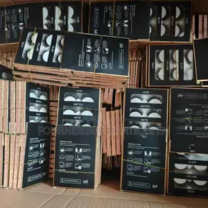 Une Boîte De Faux Cils , Prix en Gros À Partir De 50 Articles