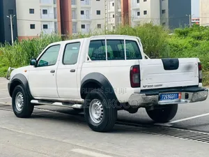 Nissan Hardbody 2015 Blanc