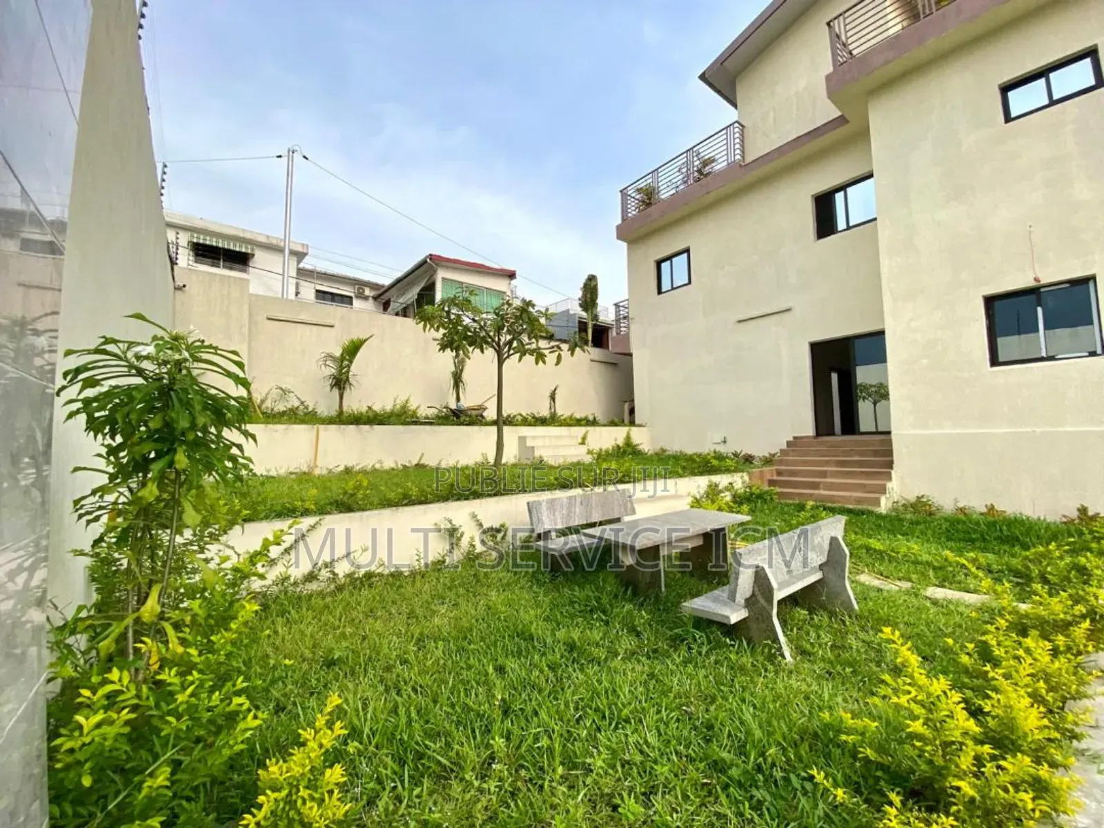 Furnished 8chbre Duplex dans Ismaël Coulibaly, Cocody à Vendre