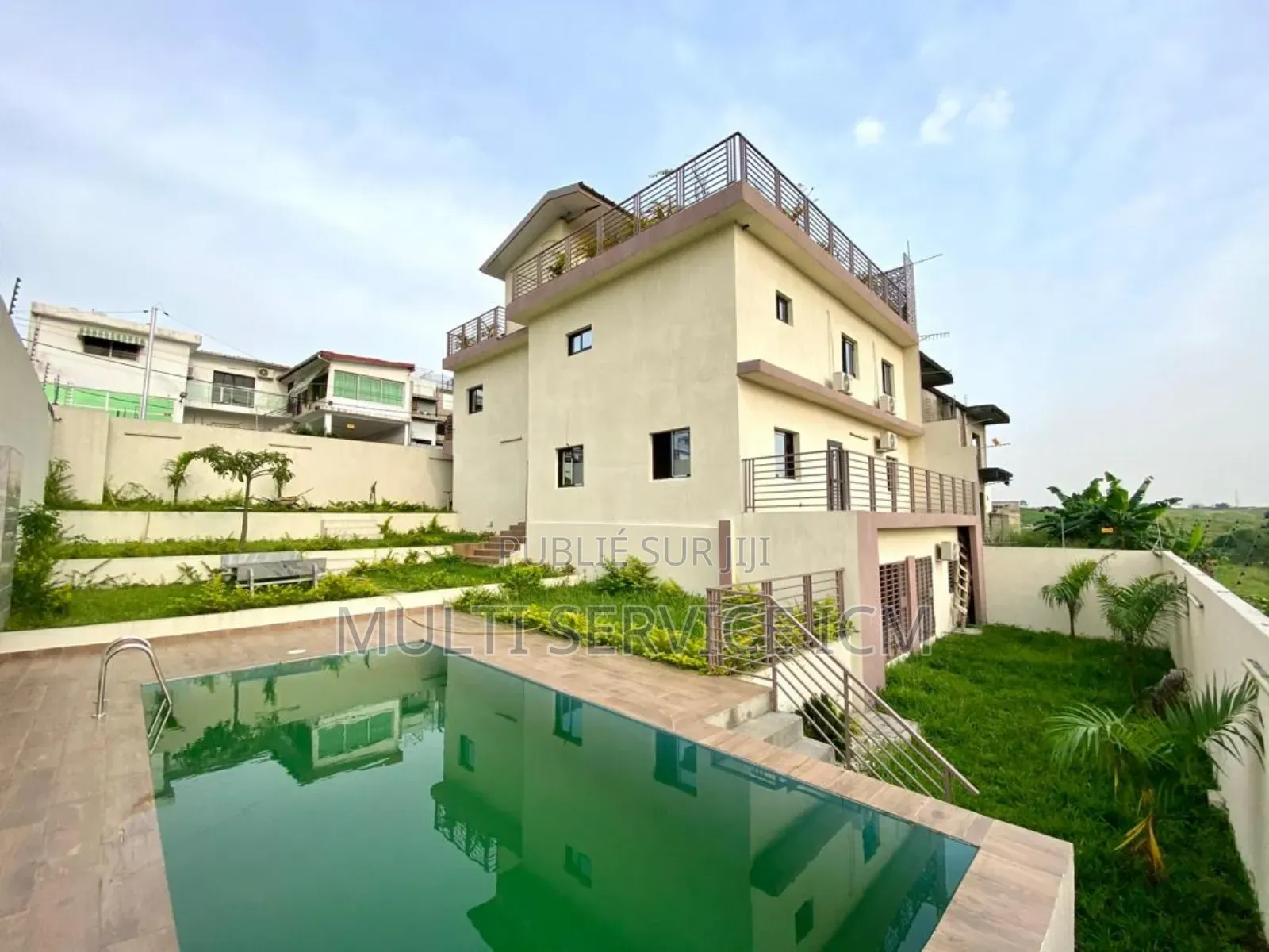 Furnished 8chbre Duplex dans Ismaël Coulibaly, Cocody à Vendre