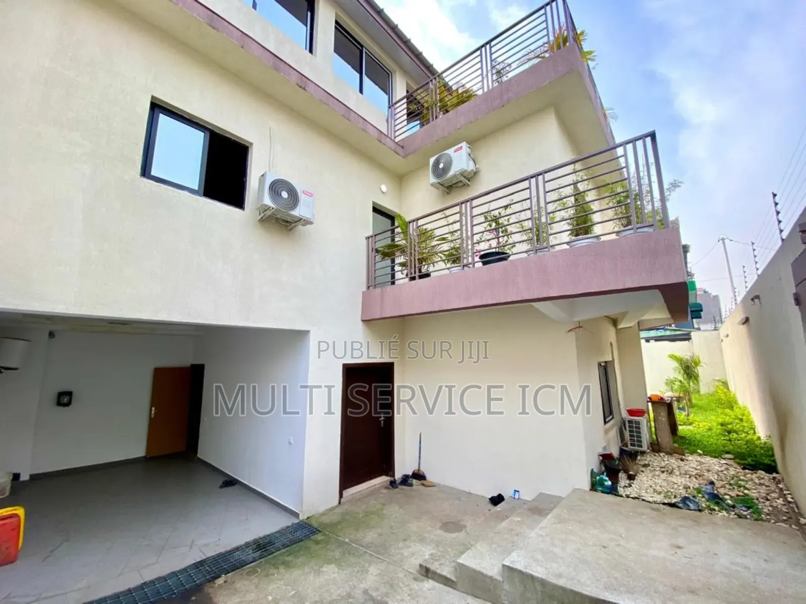 Furnished 8chbre Duplex dans Ismaël Coulibaly, Cocody à Vendre