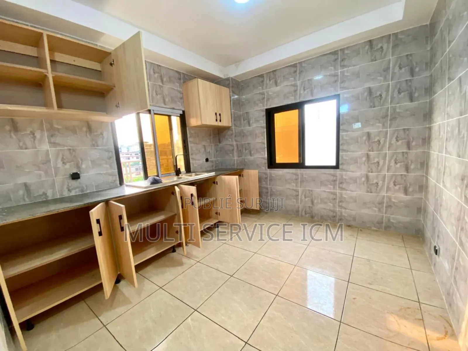 Furnished 8chbre Duplex dans Ismaël Coulibaly, Cocody à Vendre
