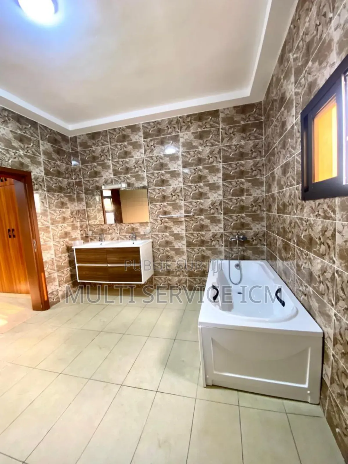 Furnished 8chbre Duplex dans Ismaël Coulibaly, Cocody à Vendre