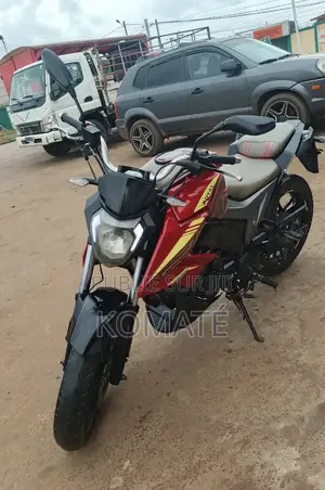 Neuf Royal Moto/Vélomoteurs 2023 Blanc