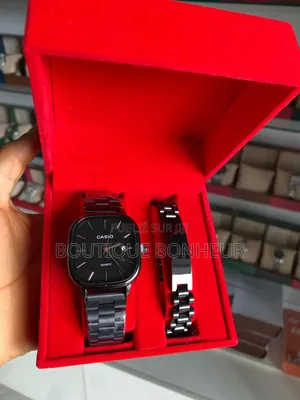 Montre Casio Classique Et Montre Dorée Style Luxe