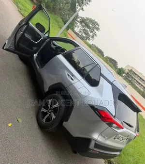 Toyota RAV4 LE AWD 2020 Gris