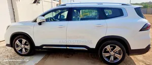 New Geely Okavango 2025 Blanc