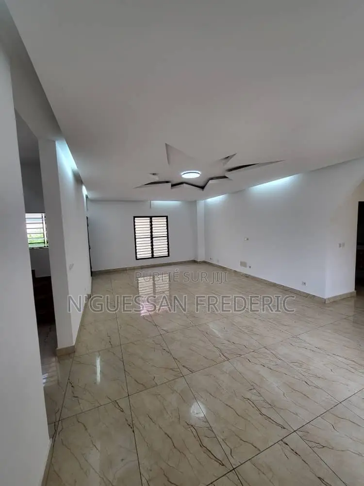 Magasin 56m2 À Céder Au Centre Commercial Abidjan Mall Cocody Rivera