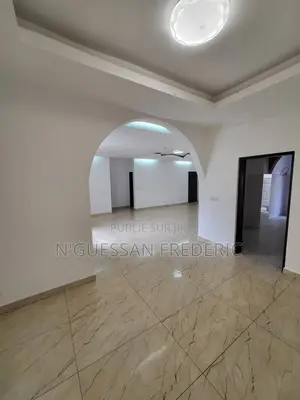 Magasin 56m2 À Céder Au Centre Commercial Abidjan Mall Cocody Rivera