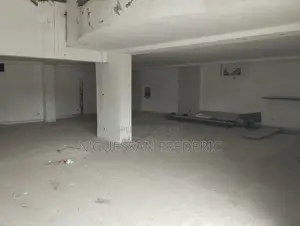 À Louer Magasin 400m2 en Mezzanine Marcory Bietry Bordure Du Goudron