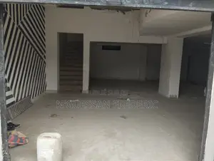 À Louer Magasin 400m2 en Mezzanine Marcory Bietry Bordure Du Goudron