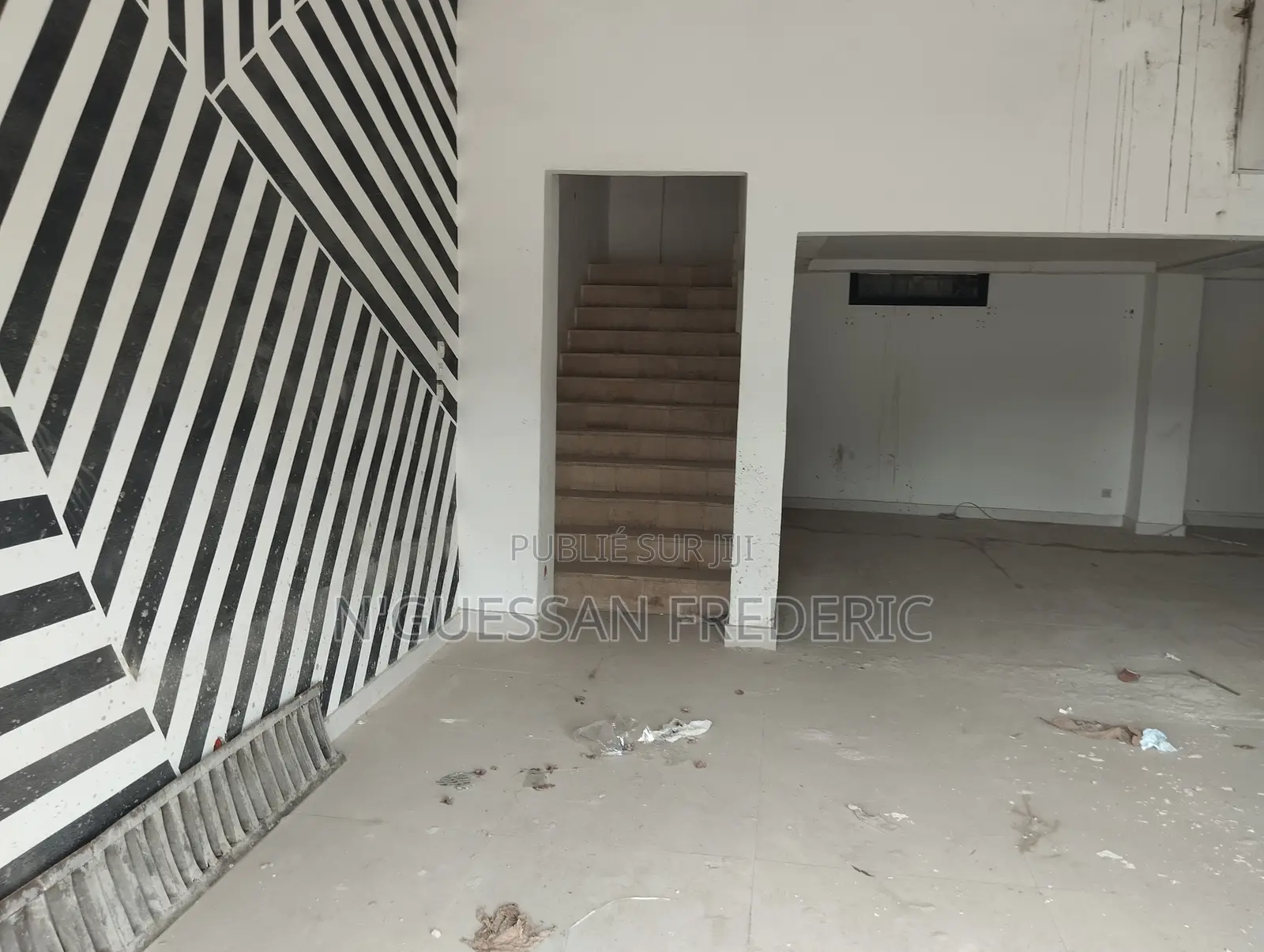 À Louer Magasin 400m2 en Mezzanine Marcory Bietry Bordure Du Goudron