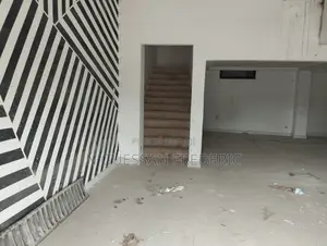 À Louer Magasin 400m2 en Mezzanine Marcory Bietry Bordure Du Goudron