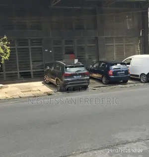 À Louer Magasin 400m2 À Marcory Zone 4 en Bordure Du Goudron