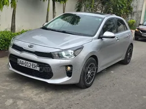Kia Rio 2019 Gris
