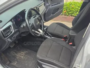 Kia Rio 2019 Gris