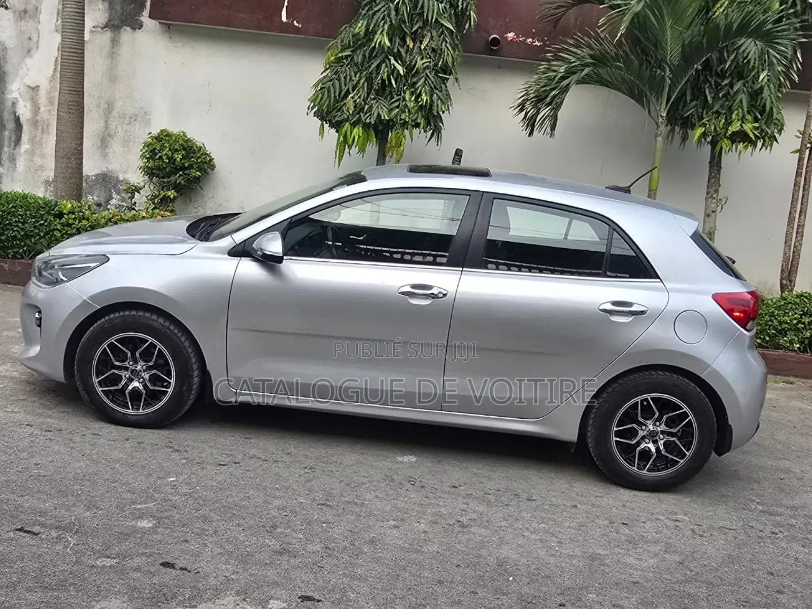 Kia Rio 2019 Gris