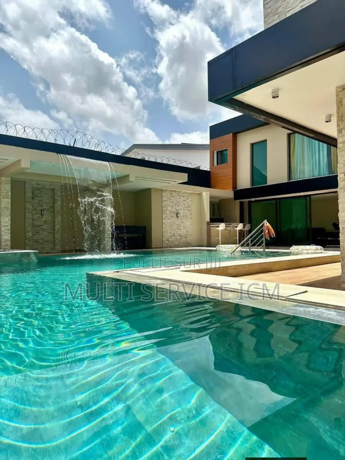 Furnished 8chbre Duplex dans Ismaël Coulibaly, Cocody à Vendre