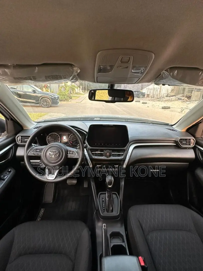 Toyota Urban Cruiser 2025 Gris