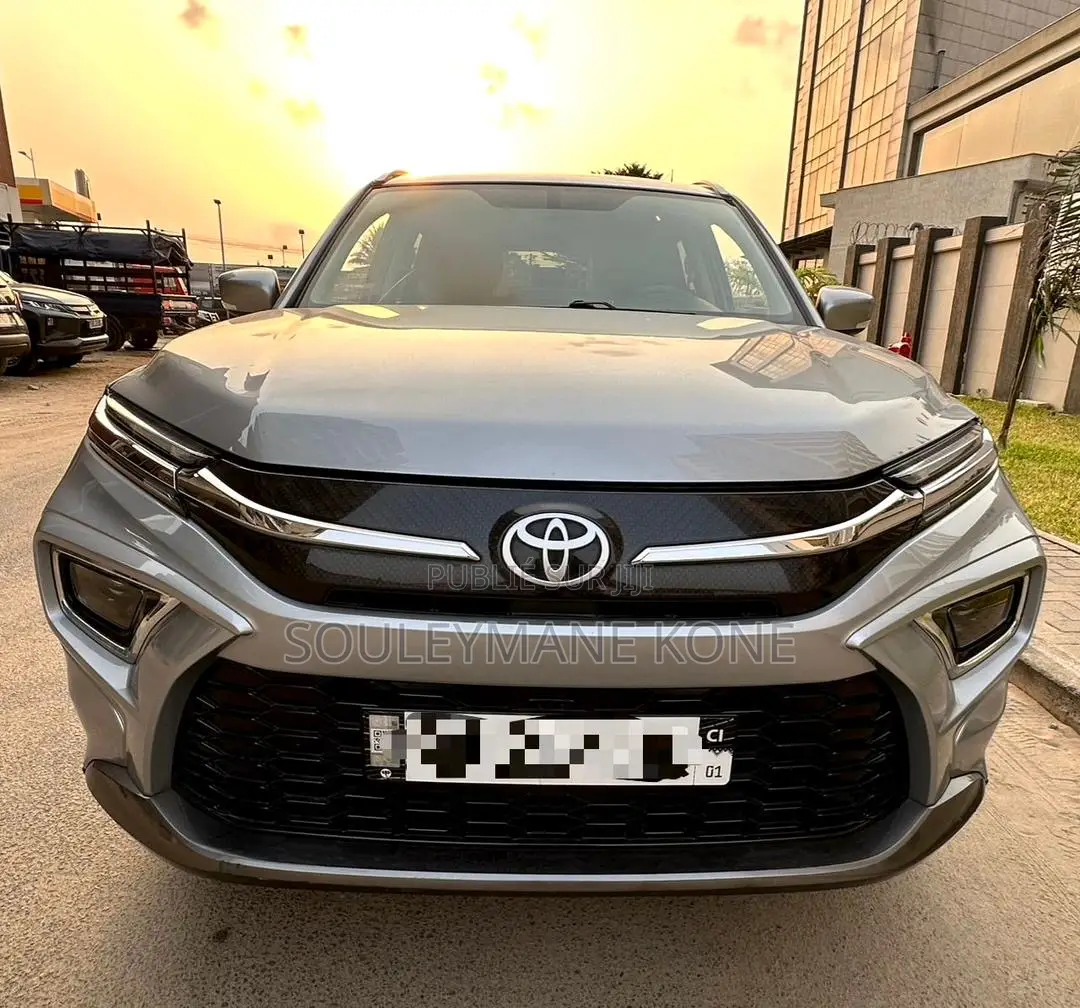 Toyota Urban Cruiser 2025 Gris