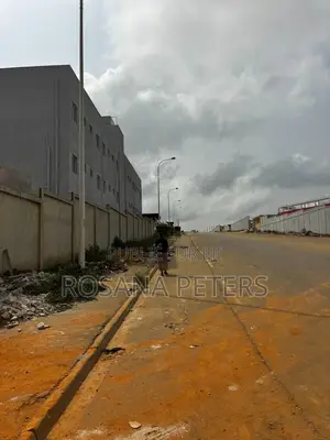 Entrepôt À Louer Ou À Vendre