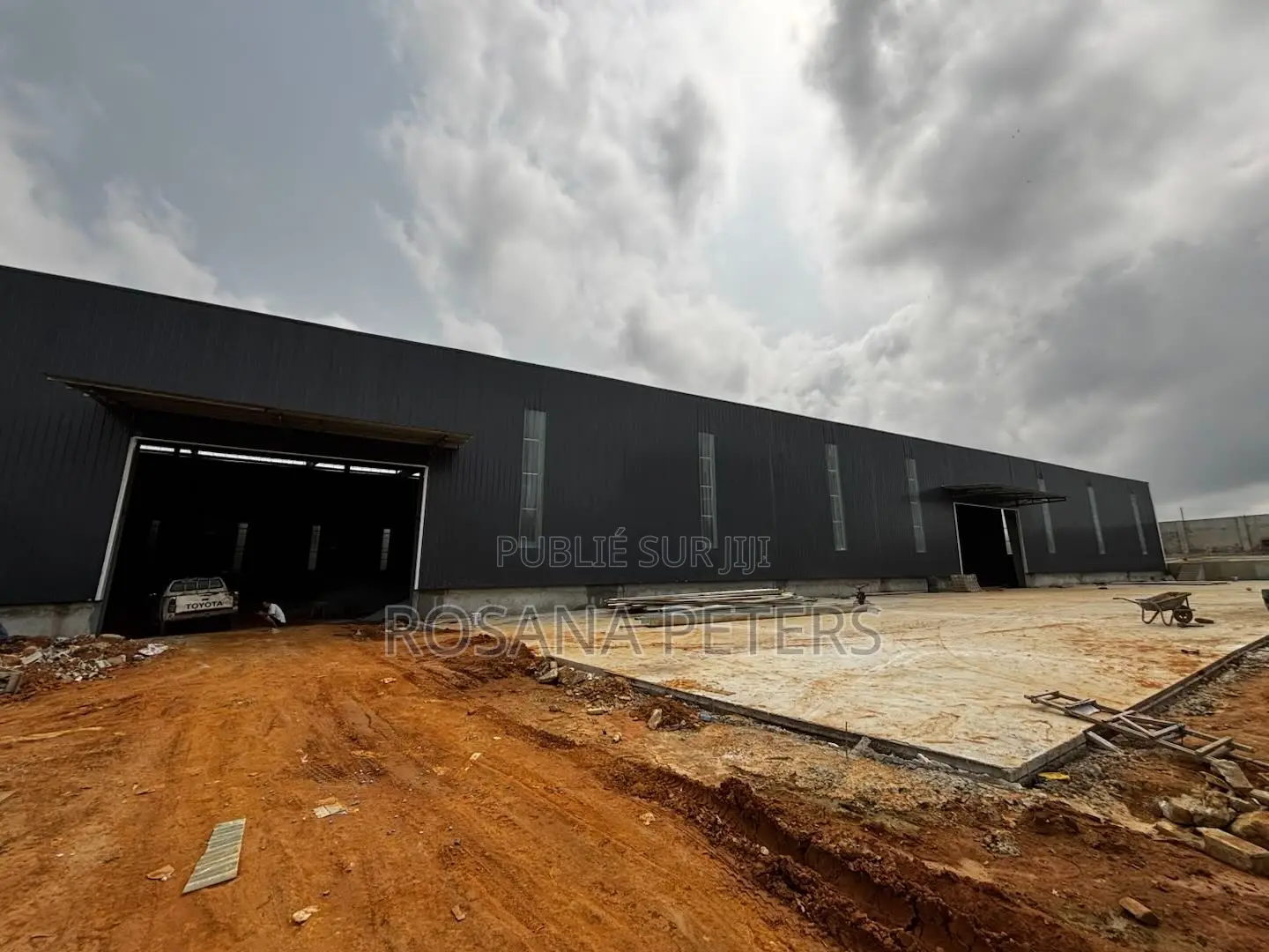 Entrepôt À Louer Ou À Vendre