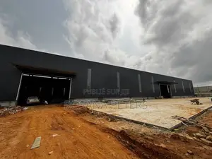 Entrepôt À Louer Ou À Vendre