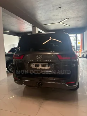 Toyota Land Cruiser LC300 2025 Gris