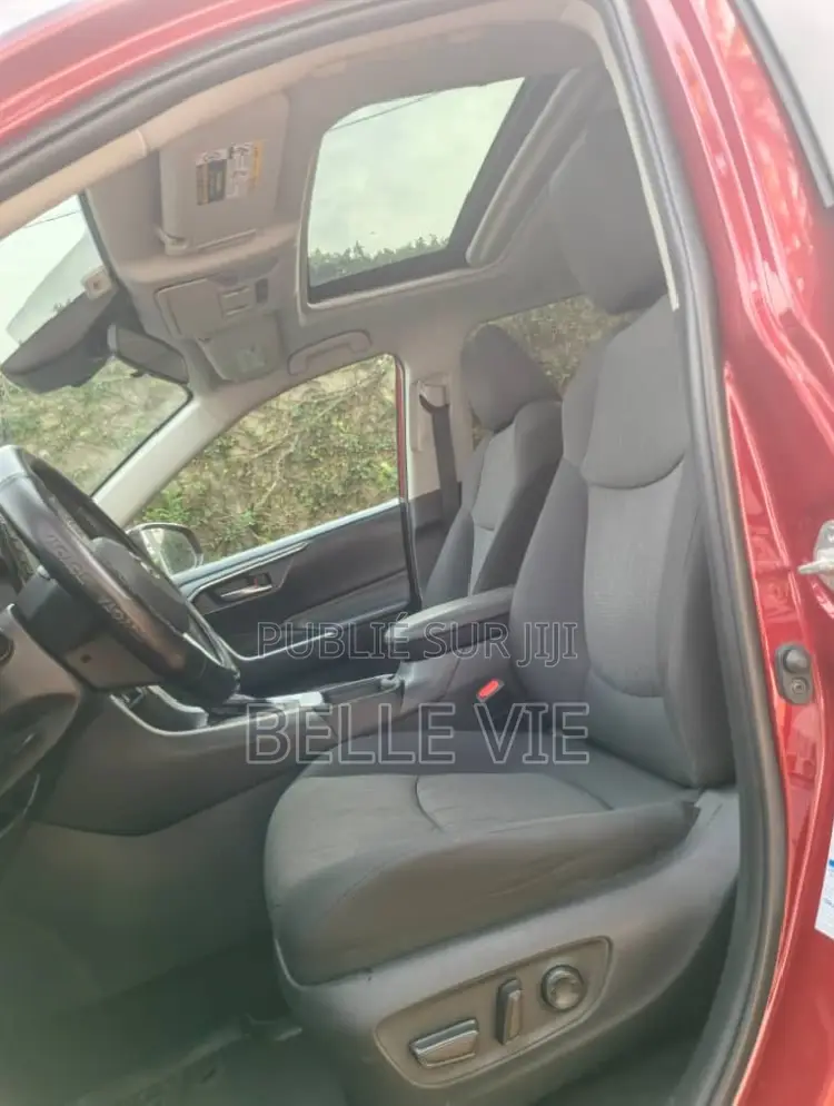 Toyota RAV4 2021 Rouge