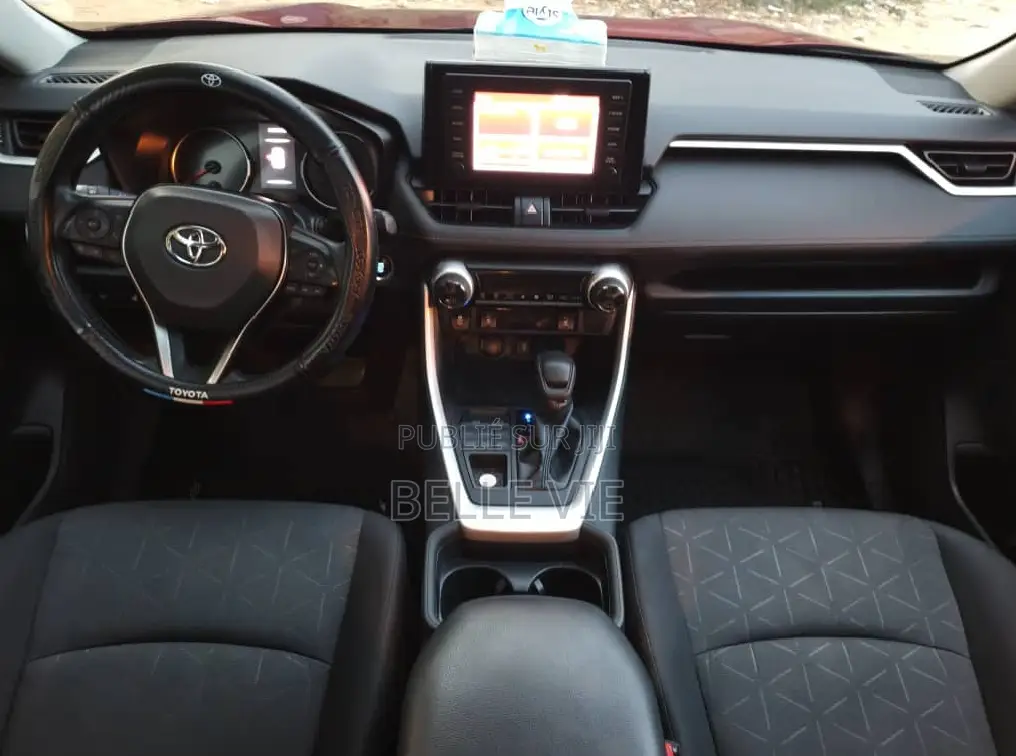 Toyota RAV4 2021 Rouge