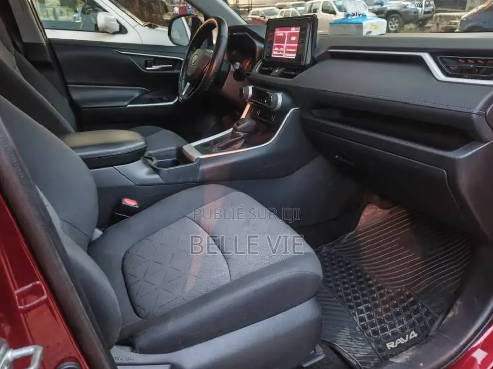 Toyota RAV4 2021 Rouge