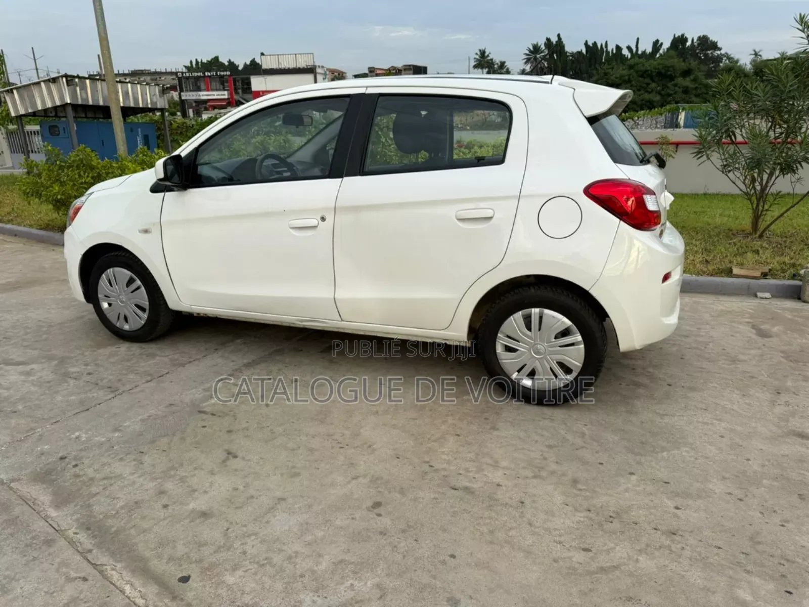 Mitsubishi Mirage 2022 Blanc