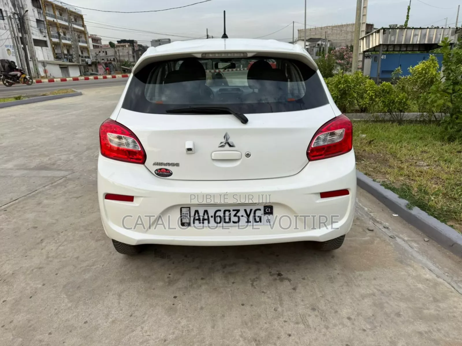 Mitsubishi Mirage 2022 Blanc