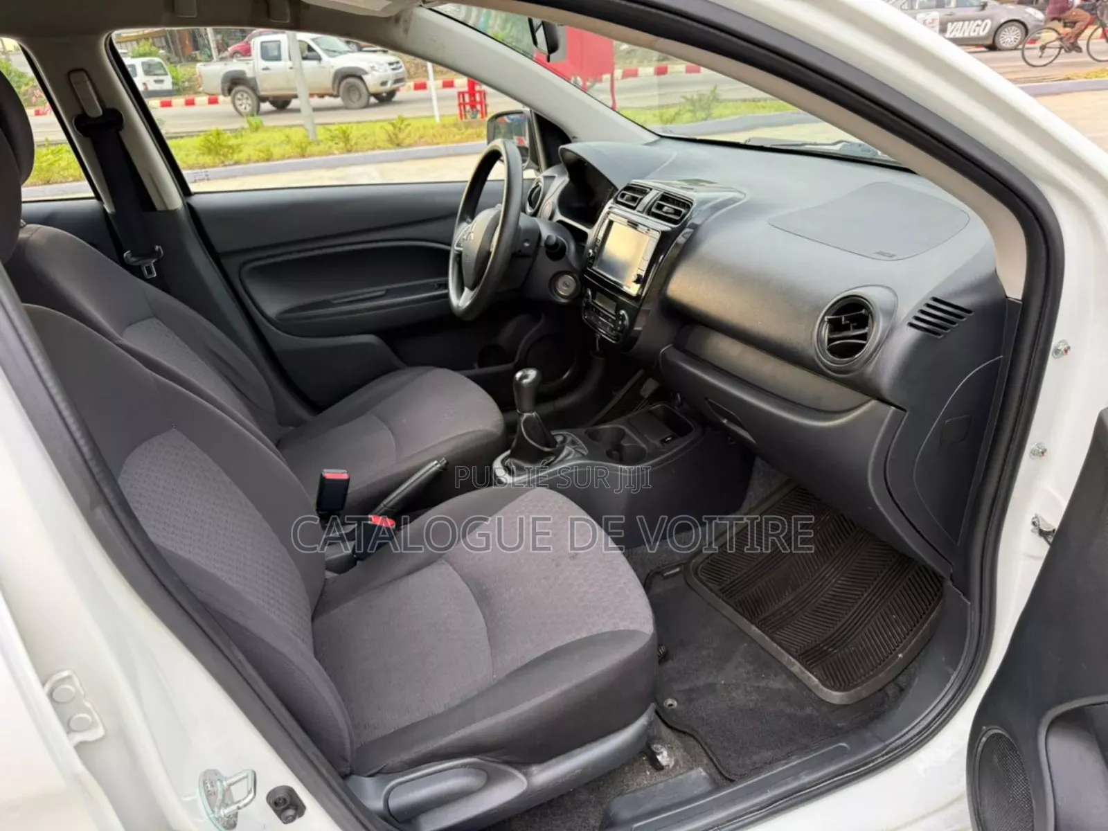 Mitsubishi Mirage 2022 Blanc