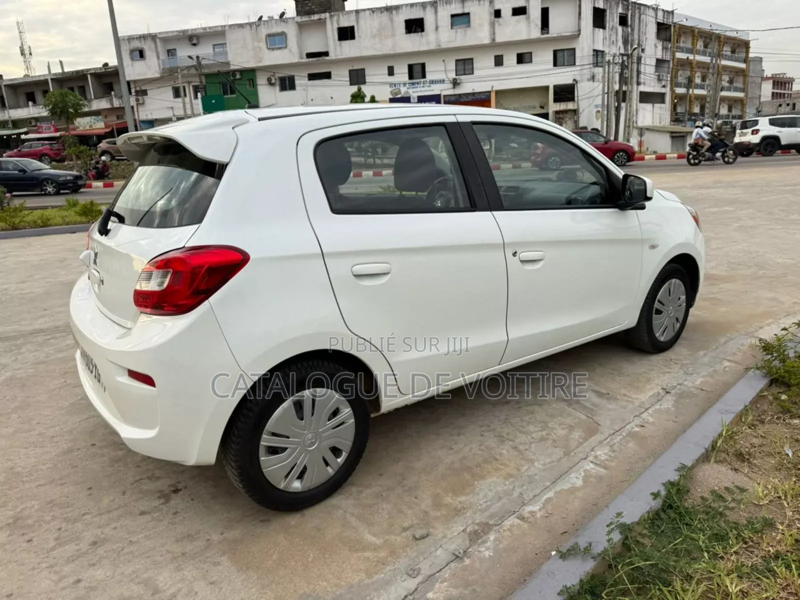 Mitsubishi Mirage 2022 Blanc