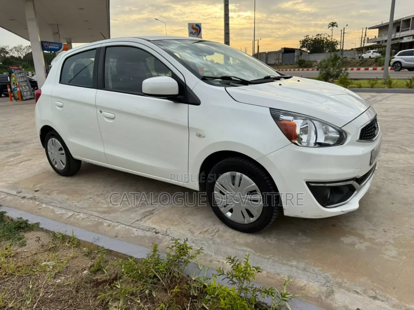 Mitsubishi Mirage 2022 Blanc