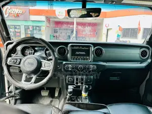 Jeep Wrangler Sahara 4 Door 4x4 2023 Argenté