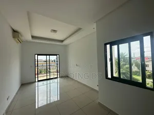 Furnished 3chbre Appartement dans Location Immobilière, Cocody à Louer