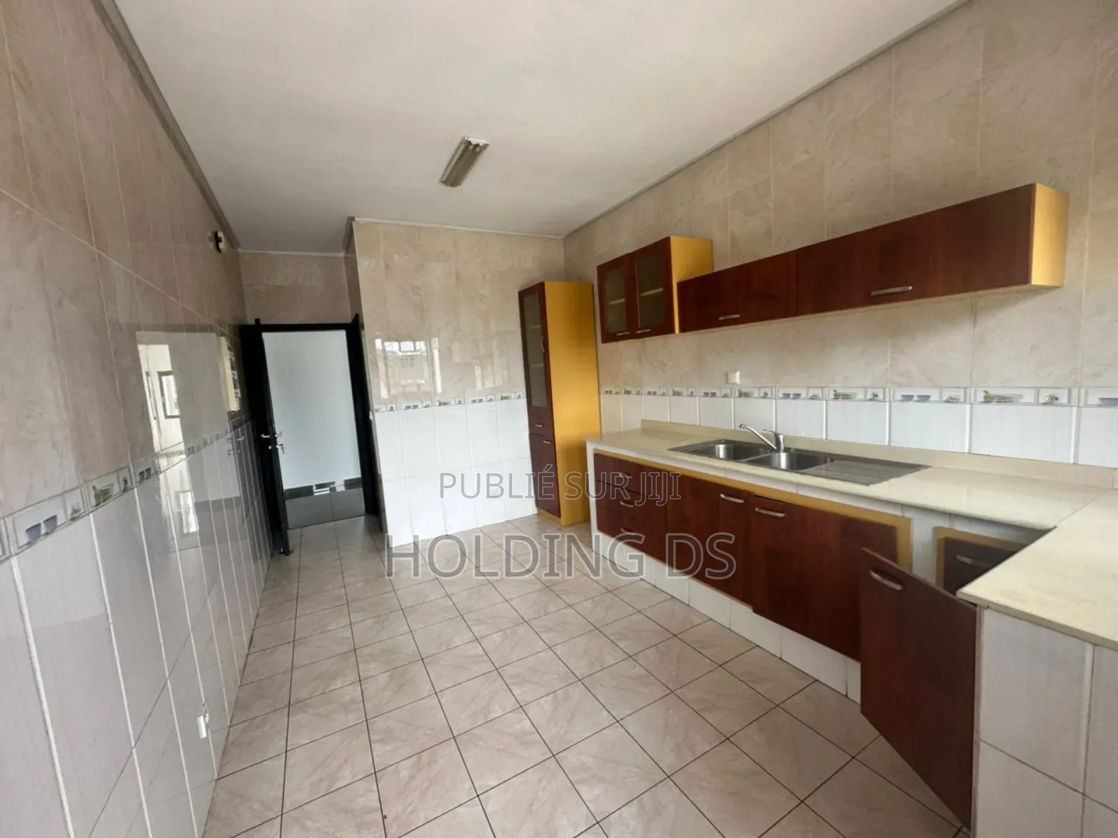 Furnished 3chbre Appartement dans Location Immobilière, Cocody à Louer