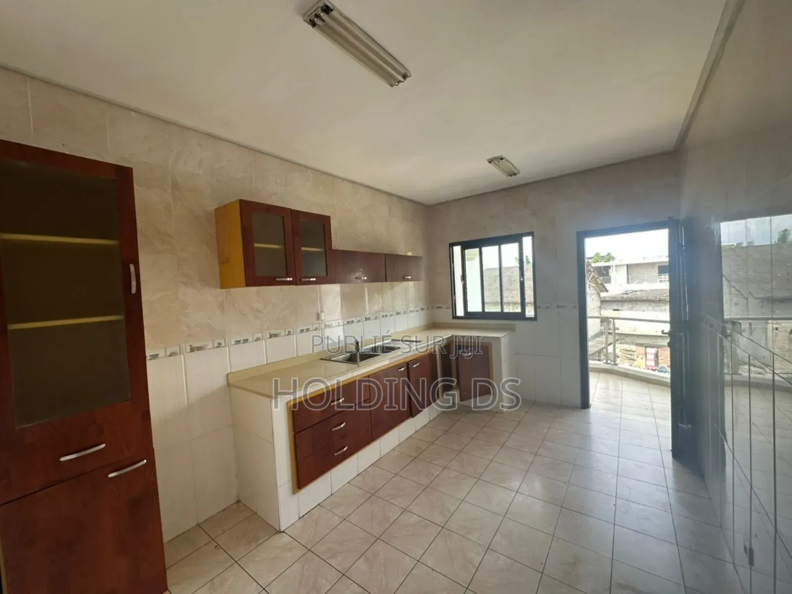 Furnished 3chbre Appartement dans Location Immobilière, Cocody à Louer