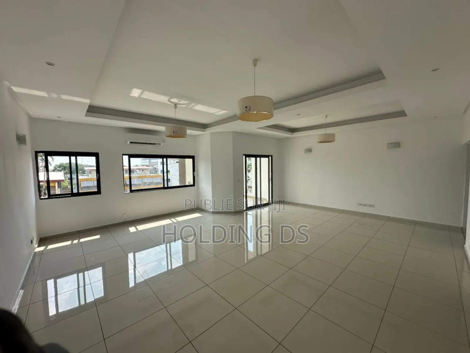 Furnished 3chbre Appartement dans Location Immobilière, Cocody à Louer