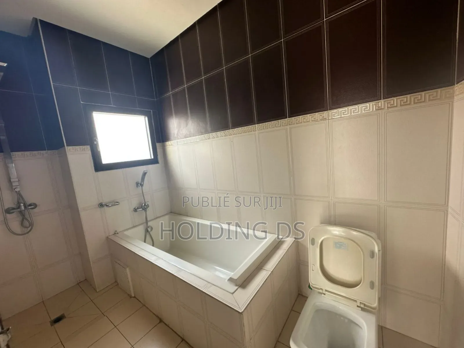 Furnished 3chbre Appartement dans Location Immobilière, Cocody à Louer