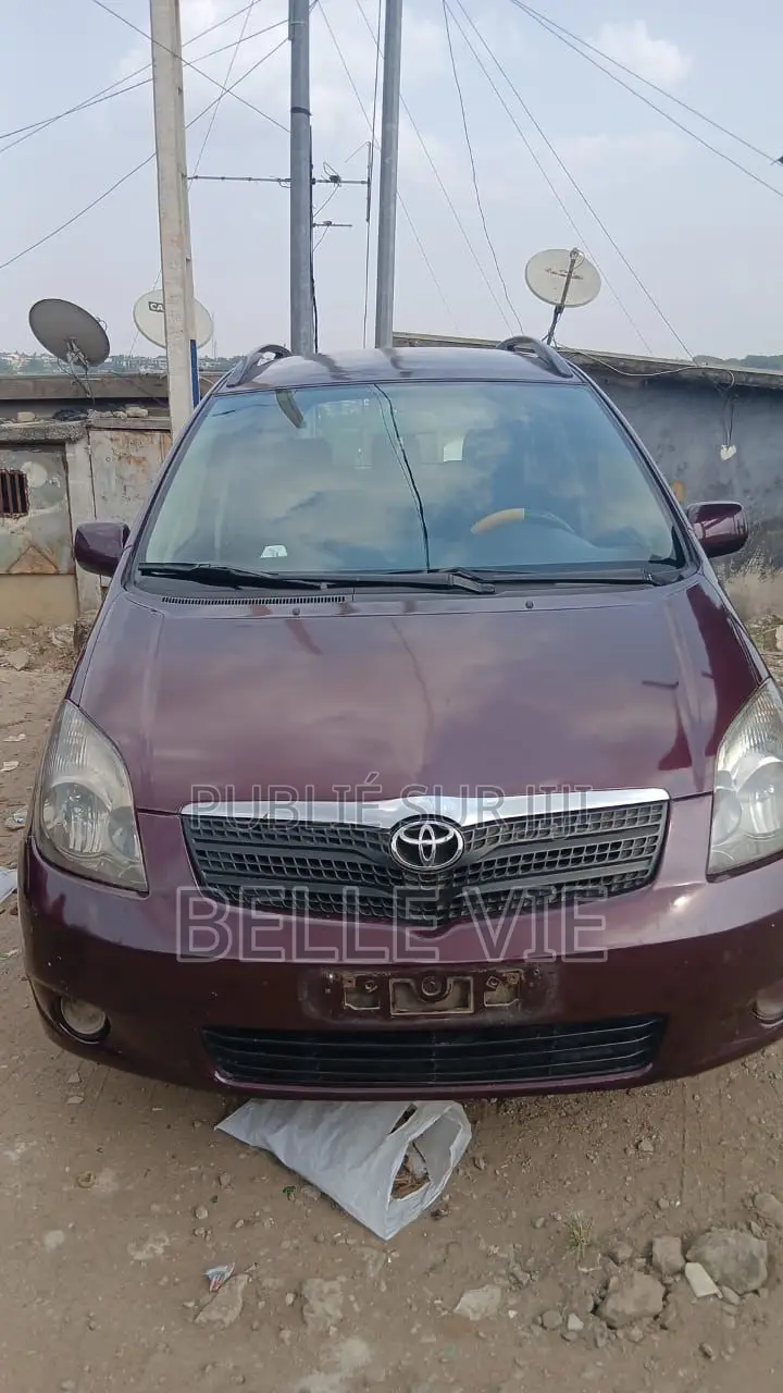 Toyota Verso 2009 Rouge