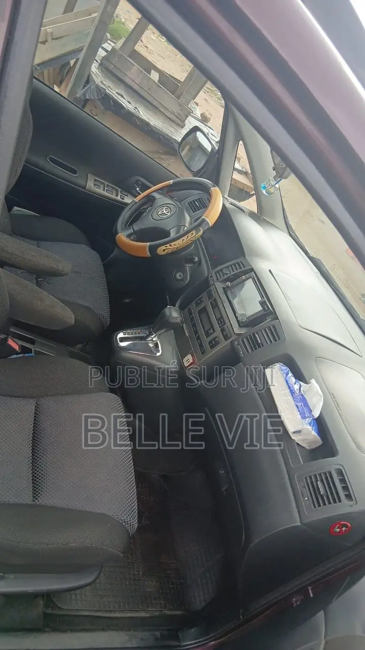 Toyota Verso 2009 Rouge