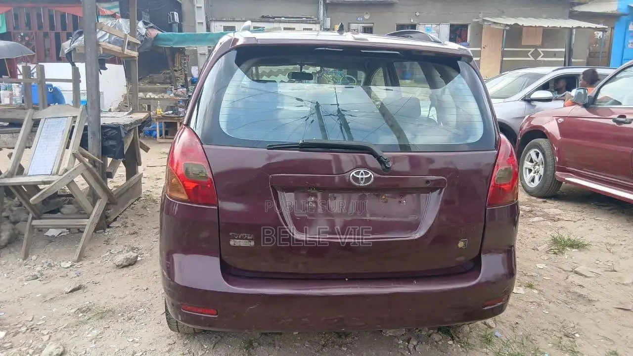 Toyota Verso 2009 Rouge