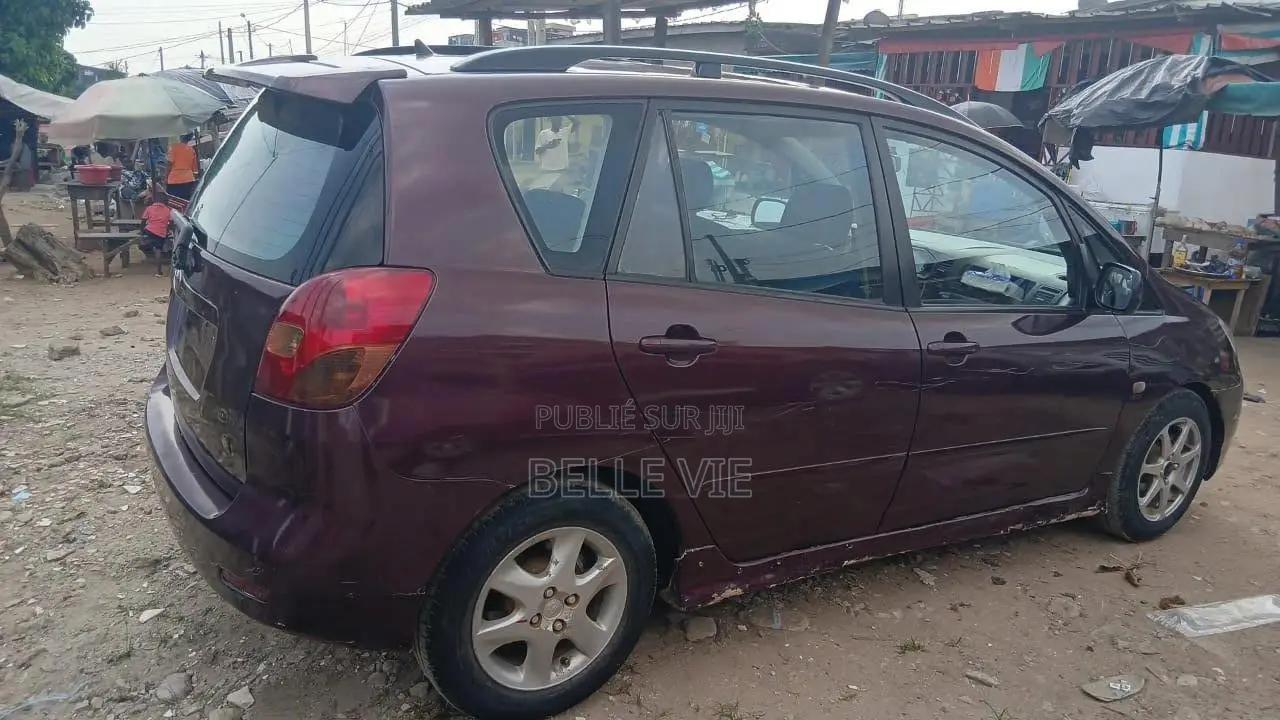 Toyota Verso 2009 Rouge