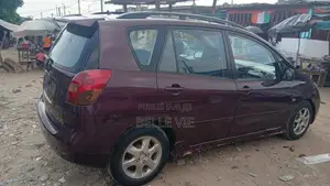 Toyota Verso 2009 Rouge