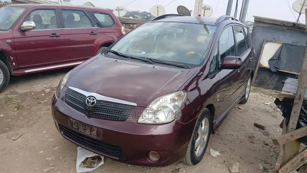 Toyota Verso 2009 Rouge