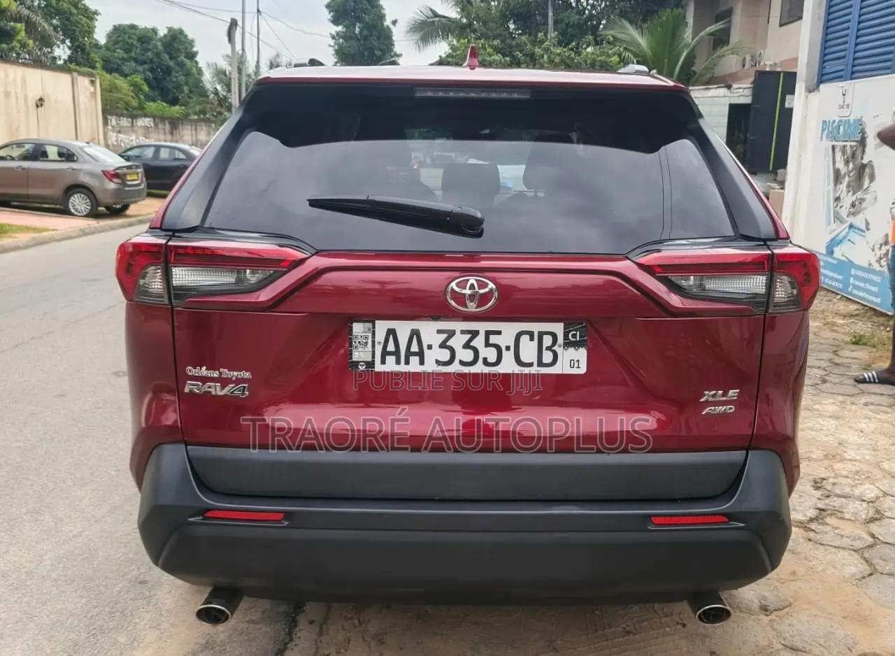 Toyota RAV4 2021 Rouge