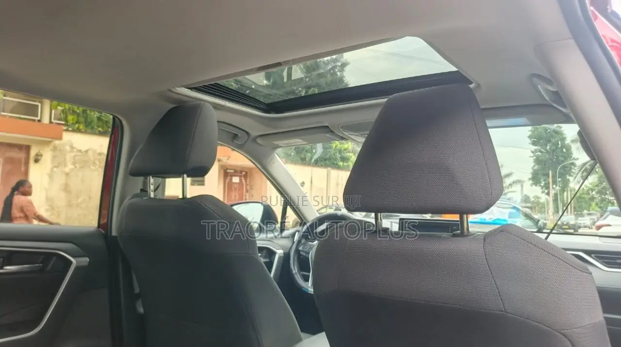 Toyota RAV4 2021 Rouge